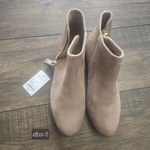 Elegant Women's Ankle Boots in Pink